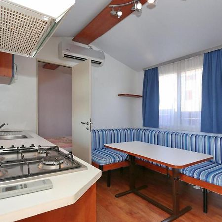 Poolside Mobile Home トゥラニ エクステリア 写真