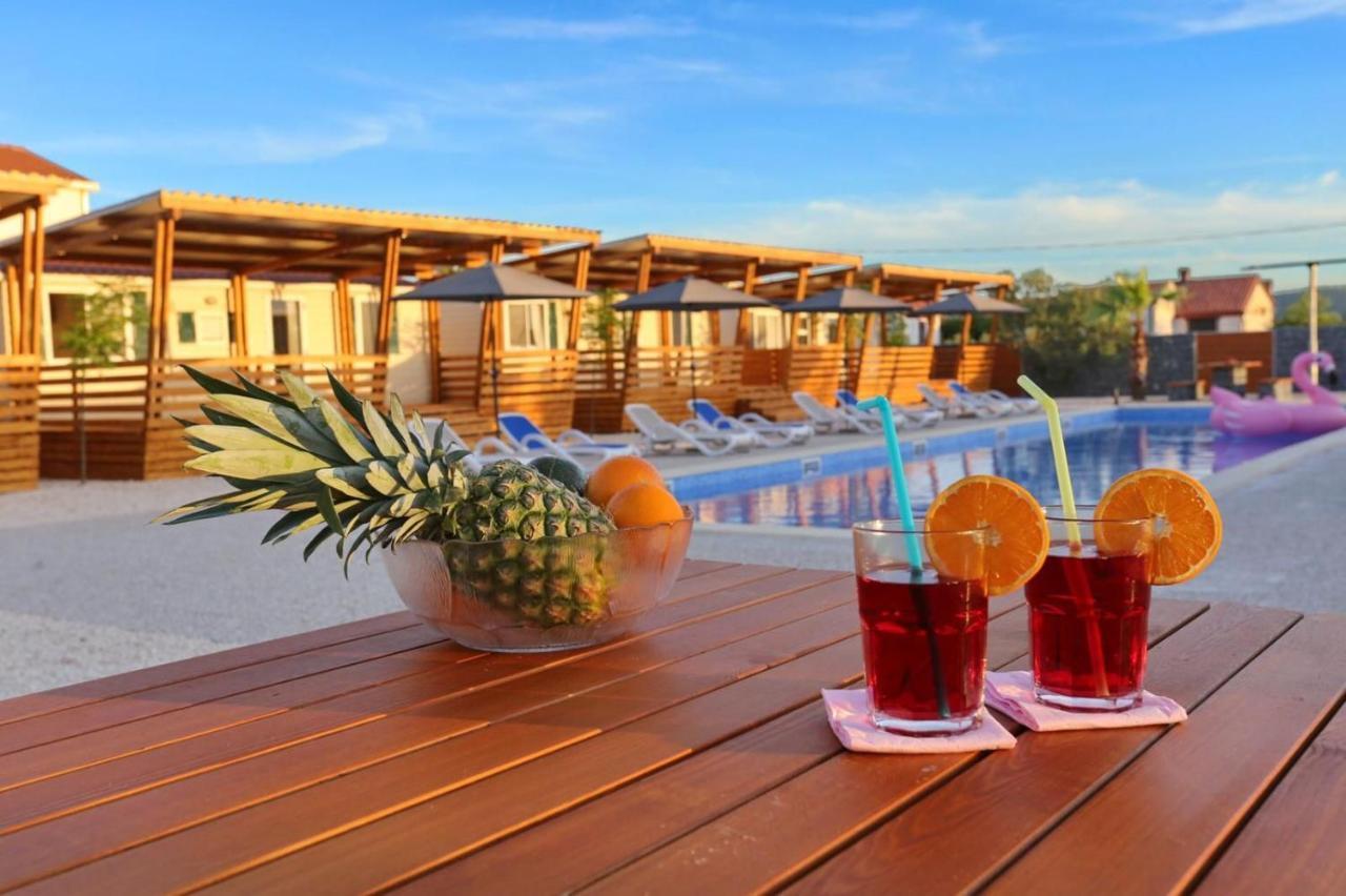 Poolside Mobile Home トゥラニ エクステリア 写真